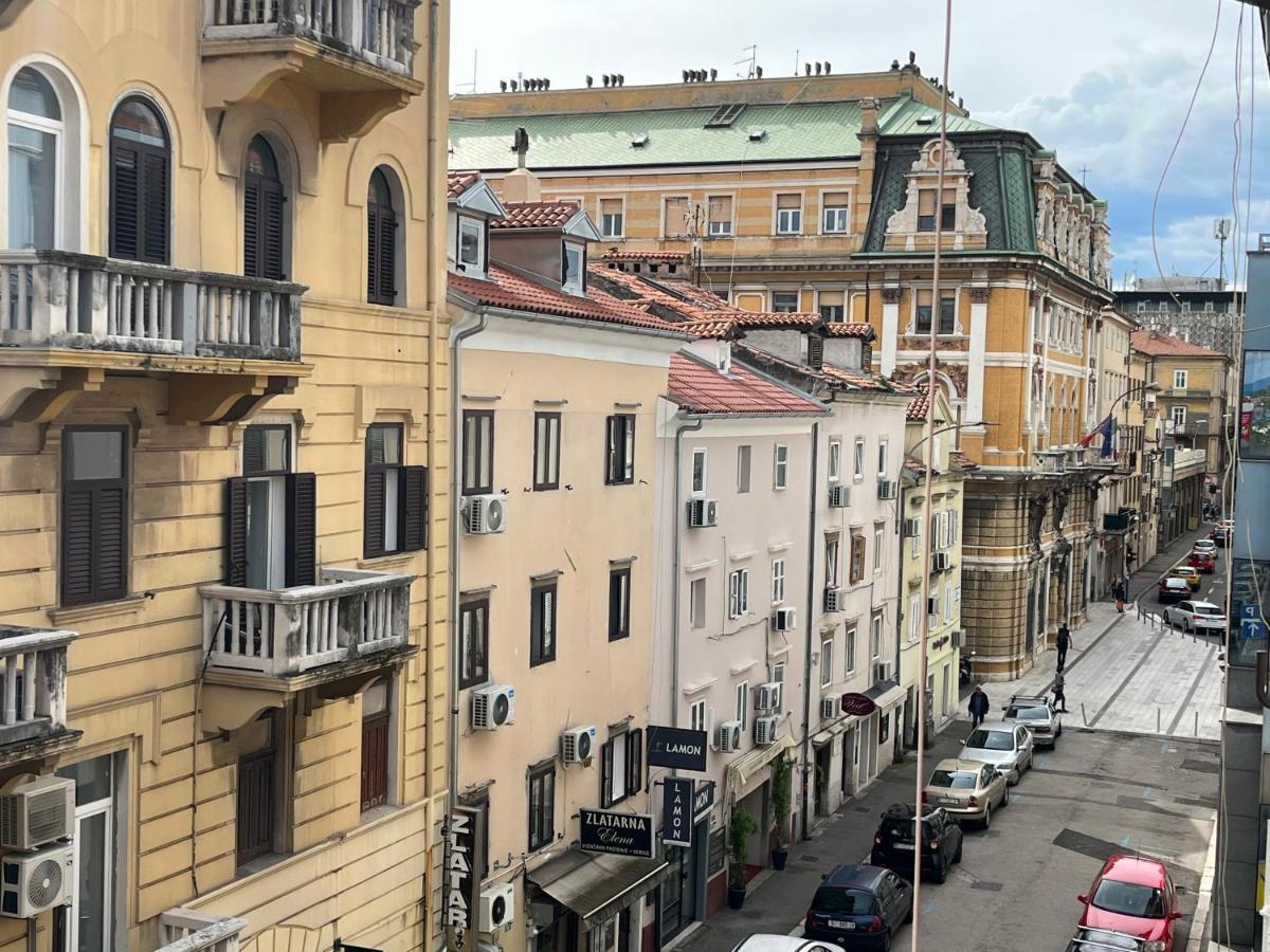 Apartman Lora Lägenhet Rijeka Exteriör bild